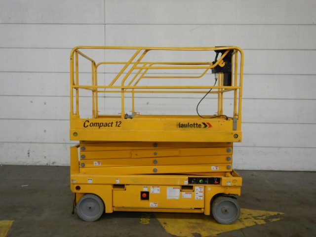 صورة ل SCISSOR LIFT 2018 هولوت COMPACT 12