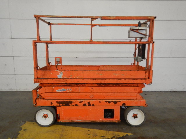 صورة ل SCISSOR LIFTS 2011 سكايجاك SJ3220