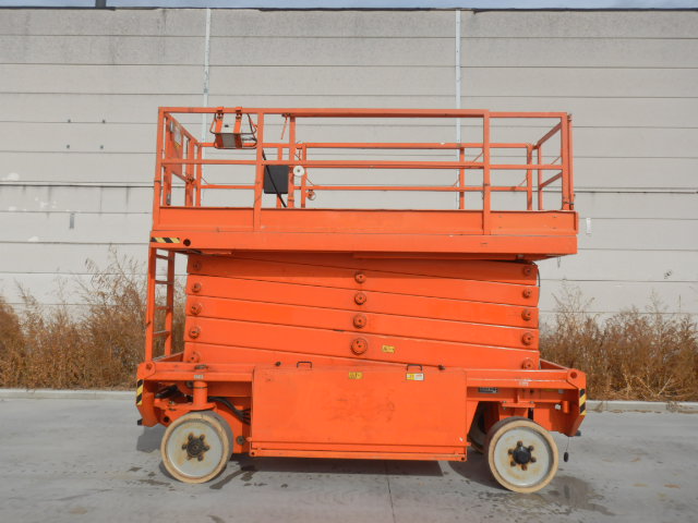 صورة ل SCISSOR LIFT 2009 جيه ال جي 180