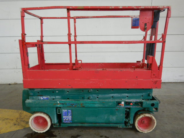 Image for SCISSOR LIFT 2001 Genie GS2032