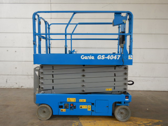 صورة ل SCISSOR LIFTS 2014 جيني GS4047